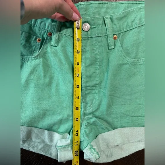 Levi’s Women’s Pastel Green Mid Rise Relaxed Fit Denim Shorts Size W 30 - Picture 4 of 9